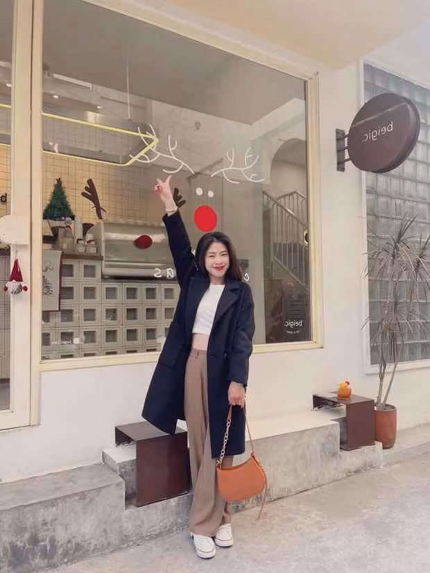 Trên trang cá nhân, nữ tiền đạo đội tuyển bóng đá nữ Việt Nam thường xuyên đăng tải những khoảnh khắc dễ thương đời thường.