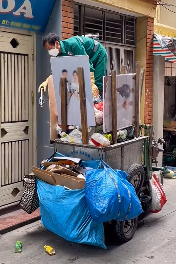 Đa phần người xem đều cảm thấy tiếc nuối khi vật kỷ niệm lại bị bỏ lên xe rác như vậy. Nhiều người cho rằng có thể cặp đôi đang có trục trặc hoặc đã đường ai nấy đi nên mới không muốn giữ ảnh cưới nữa.