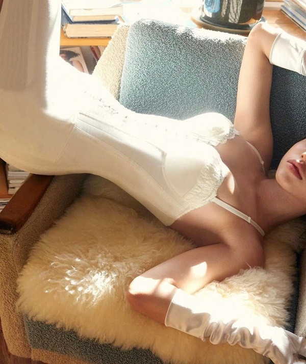 Hiện tại, cả 2 cô nàng đều đã lập gia đình và trở thành bà mẹ 1 con vạn người mê.