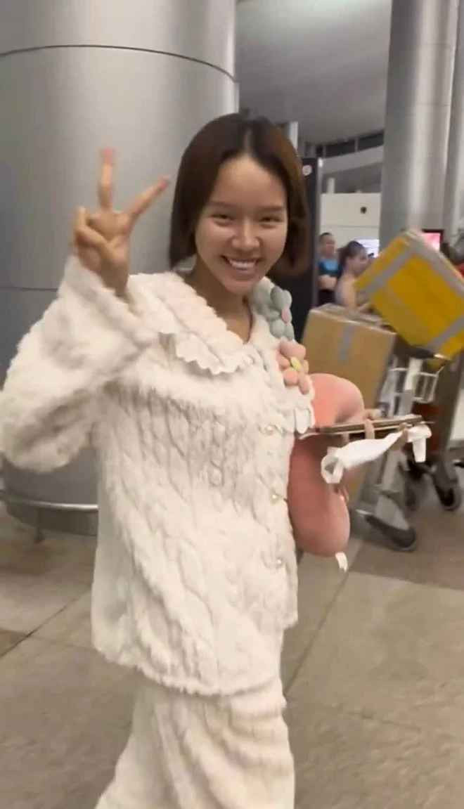 Theo Jimin Young chia sẻ, cô phải thuê một phiên dịch viên kiêm luật sư để có thể trao đổi cũng như bảo vệ các quyền lợi trong điều khoản hợp đồng.