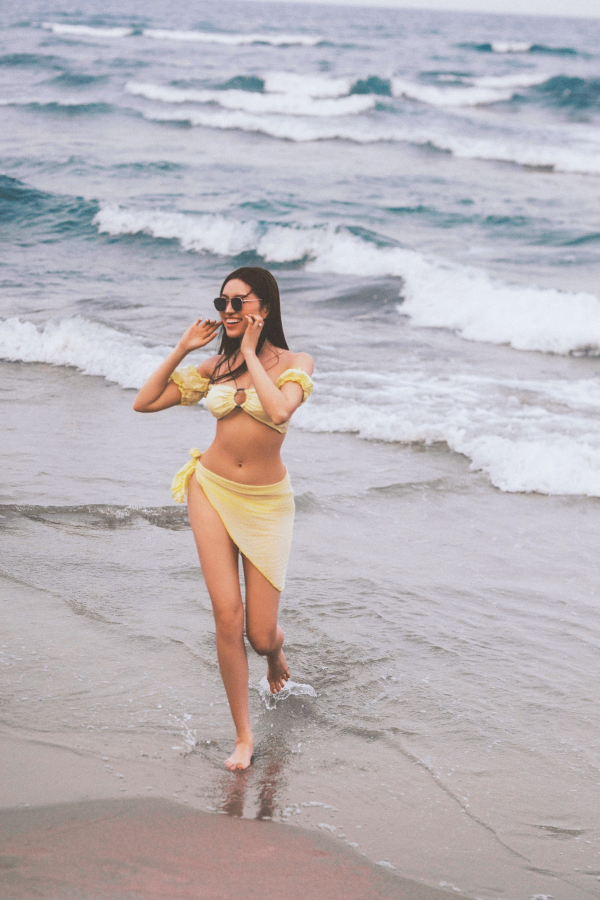 Với những outfit cực tôn dáng Thanh Thanh Huyền khiến người nhìn không thể rời mắt mỗi khi đứng trên sân khấu.