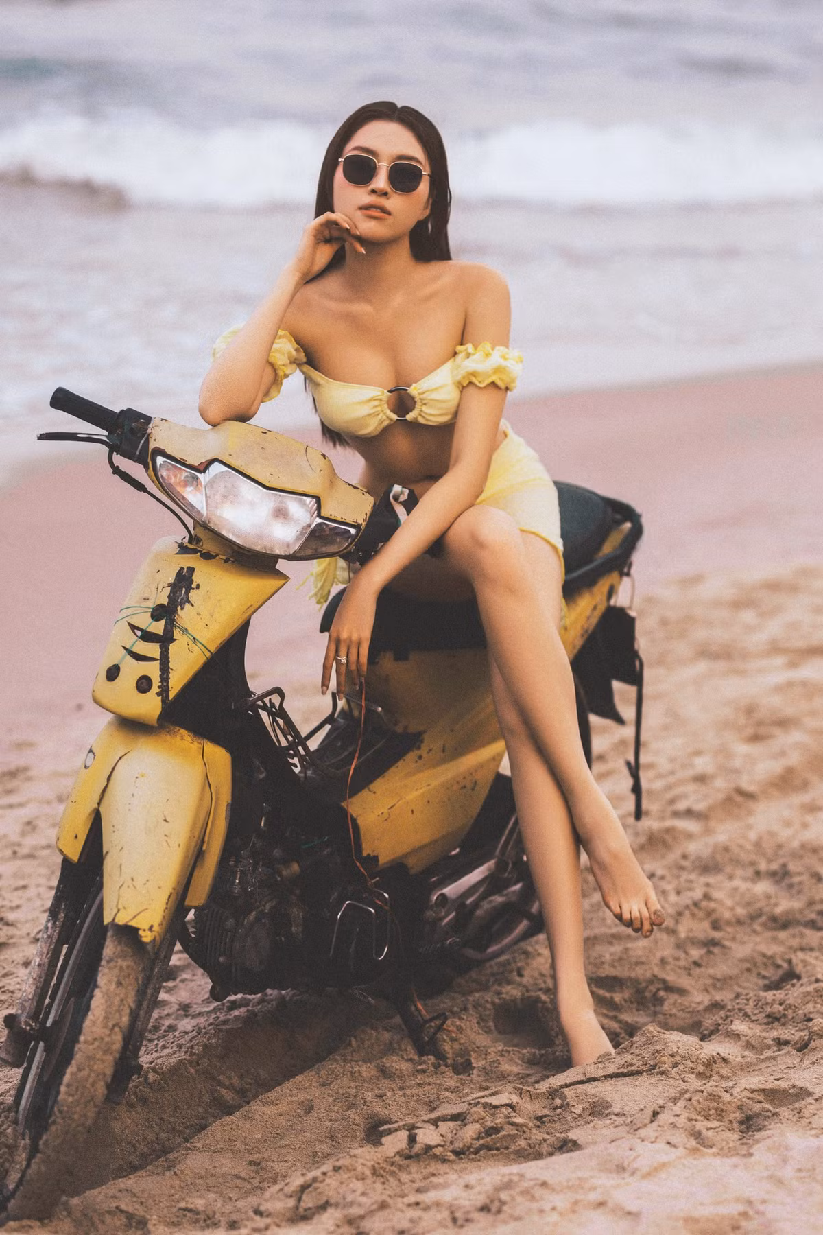 Dưới phần bình luận, Thanh Thanh Huyền bình luận: "Biển gì chưa người đẹp".