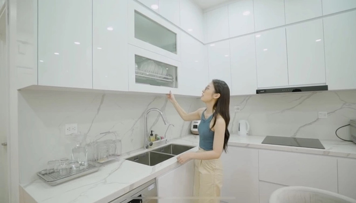 Theo chia sẻ của Khánh Vy, lần đầu tiên cô đặt chân đến TP. HCM là khi mới học cấp hai cùng bố mẹ. Tuy nhiên thời điểm đó gia đình cô chưa thực sự hứng thú với vùng đất mới này.