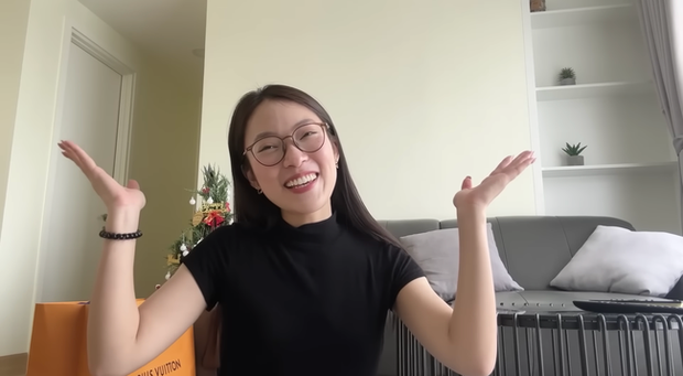 Không chỉ chứng minh được khả năng ngoại ngữ "khủng", Khánh Vy còn đang cho công chúng thấy những tài năng của bản thân trong lĩnh vực dẫn chương trình, tham gia gameshow và cả kinh doanh.