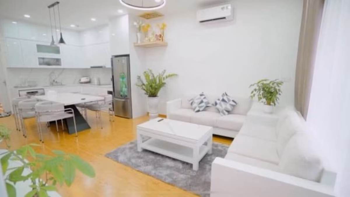 Trong năm 2023, nữ MC đình đám của VTV đã chia sẻ tin vui ngày đầu năm trong một video đăng tải trên YouTube. Cụ thể, Khánh Vy tiết lộ cô đã mua căn nhà thứ hai của mình. Điều đặc biệt là ngôi nhà này nằm ở TP. HCM.