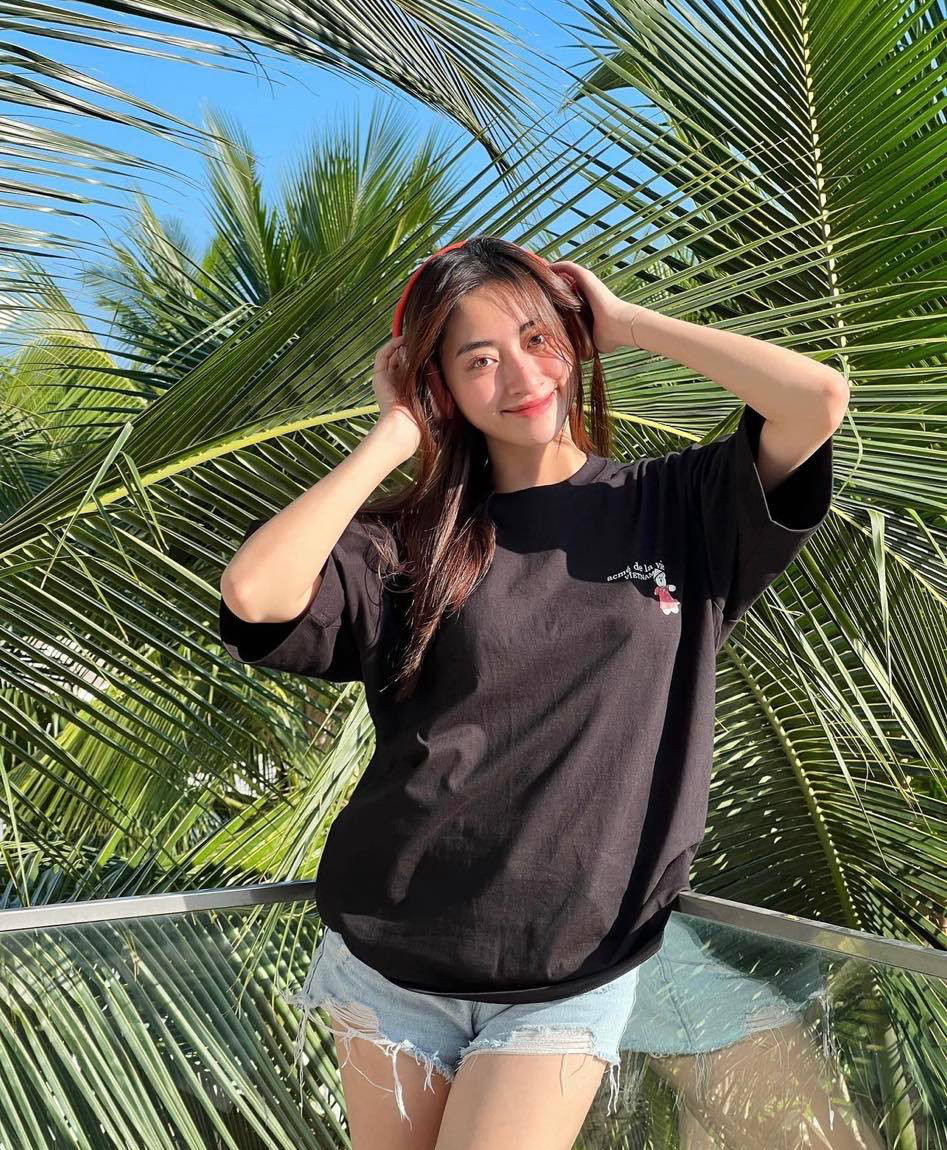 Cách đây chưa lâu, thông tin Thuỳ Linh trở thành giảng viên Đại học Đại Nam sau khi vừa tốt nghiệp xuất sắc Đại học Ngoại thương lại càng khiến nhiều người trầm trồ.