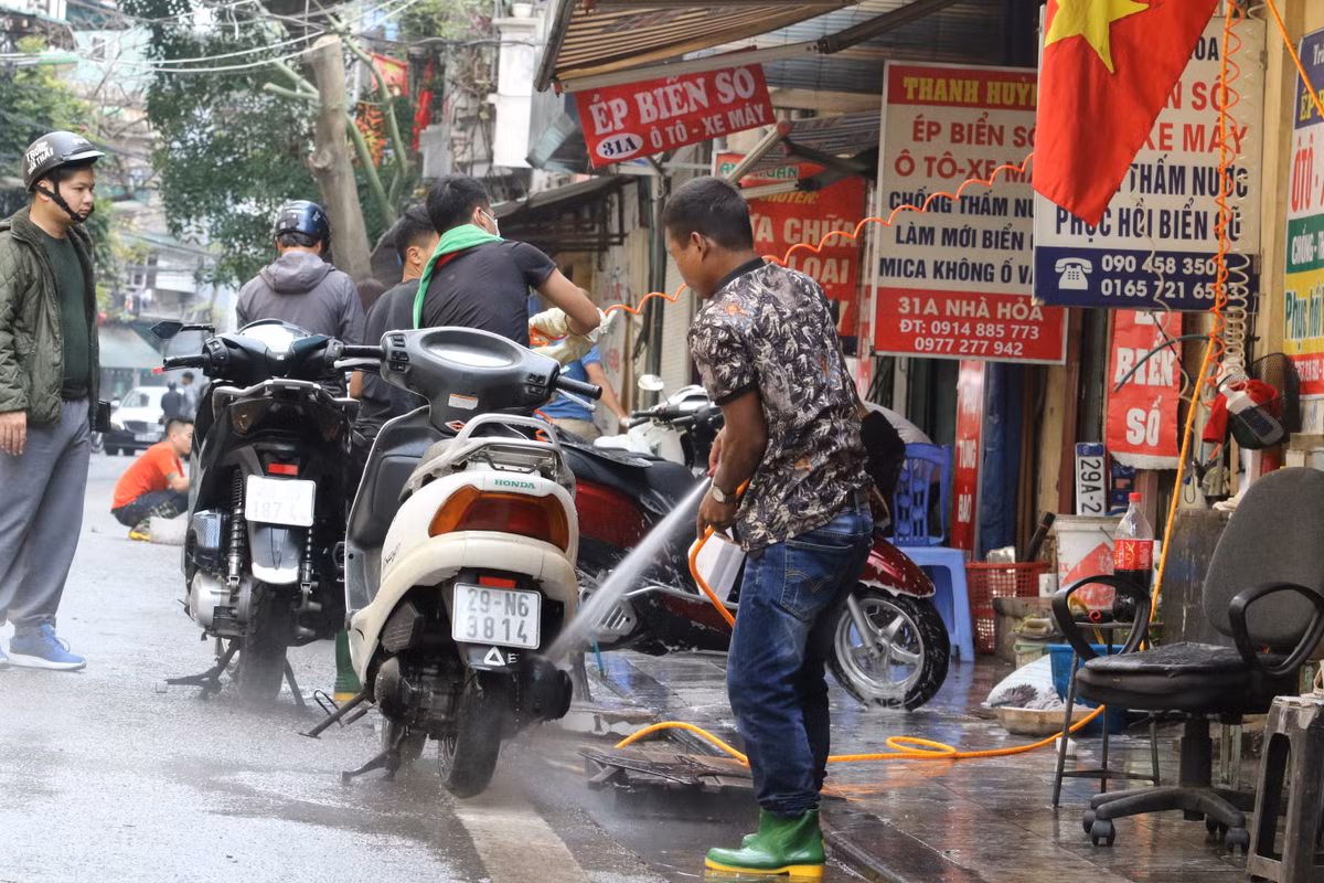 Cũng chính vì tâm lý, muốn có xe sạch, xe đẹp đi chơi Tết, nhiều khách hàng chấp nhận giá rửa xe cao hơn nhiều so với ngày thường.