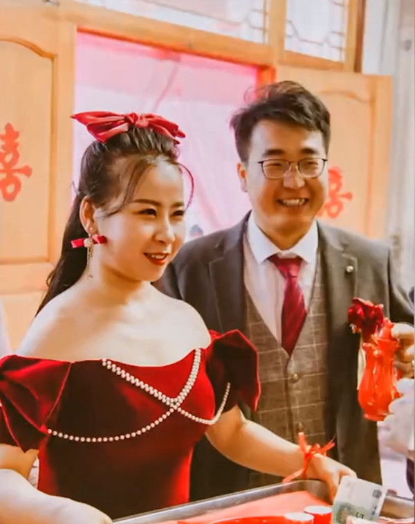 Bộ album ảnh cưới này thực sự đã khiến dân tình phải dậy sóng, thu hút được rất nhiều sự quan tâm.