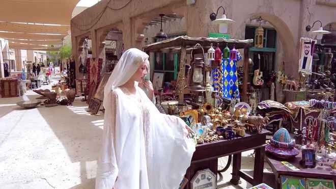 Những bức ảnh du lịch Dubai toát ra toàn "mùi tiền" của Huyền Baby lập tức thu hút được sự chú ý của netizen.