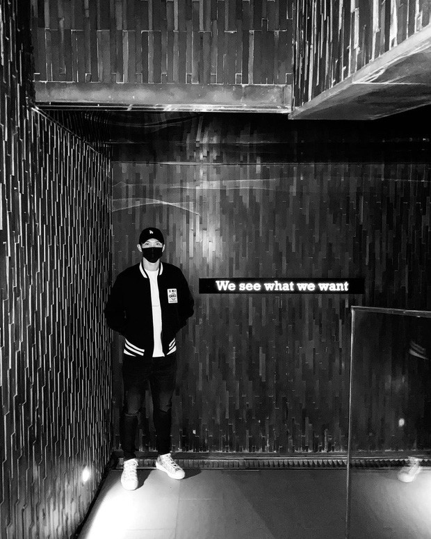 Hải My chọn post ảnh lên story Instagram ngày hôm trước còn Văn Hậu thì đợi đến hôm nay (1/12) mới đăng bài viết trên tường nhà mình.