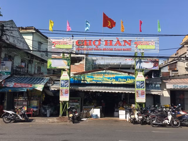 Trước sự diễn biến căng thẳng của dịch Covid-19 trên thế giới, việc người dân hạn chế ra đường và tụ tập những nơi đông người sẽ giúp giảm nguy cơ lây lan dịch bệnh không đáng có. Clip Cập nhật Covid-19: Số ca tử vong ở Ý vượt ngưỡng 1.000 - Nguồn: VTC Now