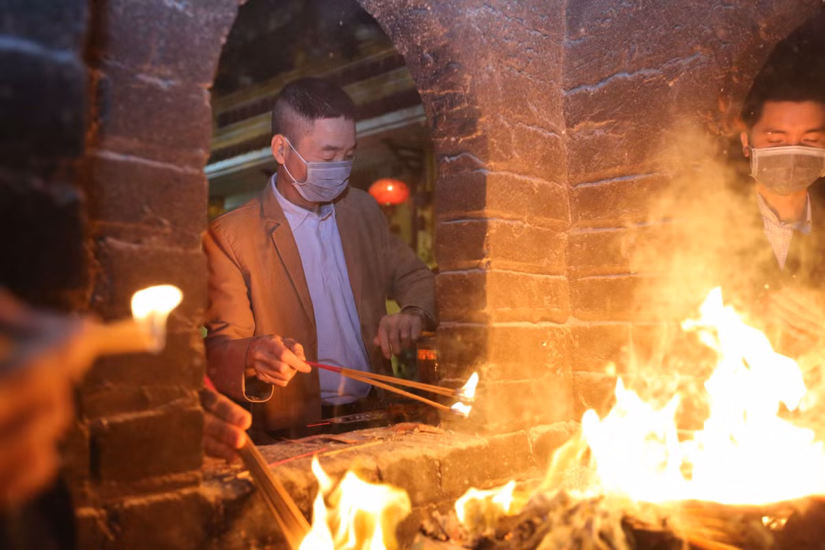 Nhà chùa cũng tuyệt đổi không để cảnh đốt vàng mã trong khuôn viên chùa.