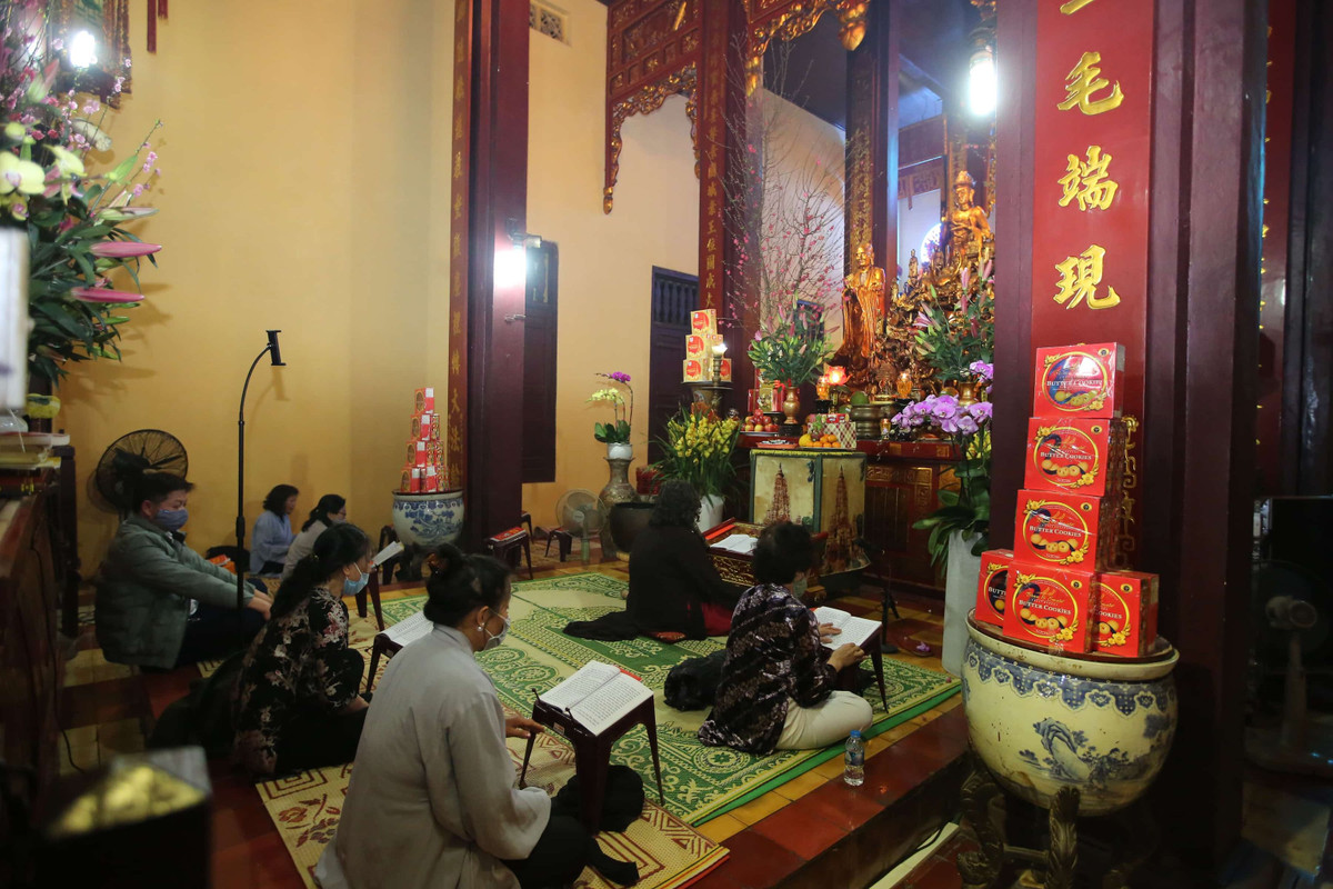 Dù lượng người đi lễ có giảm nhưng mọi công tác để đón tiếp các Phật tử đều được Ban trị sự chùa Quán Sứ và Công an khu vực chuẩn bị cẩn thận.