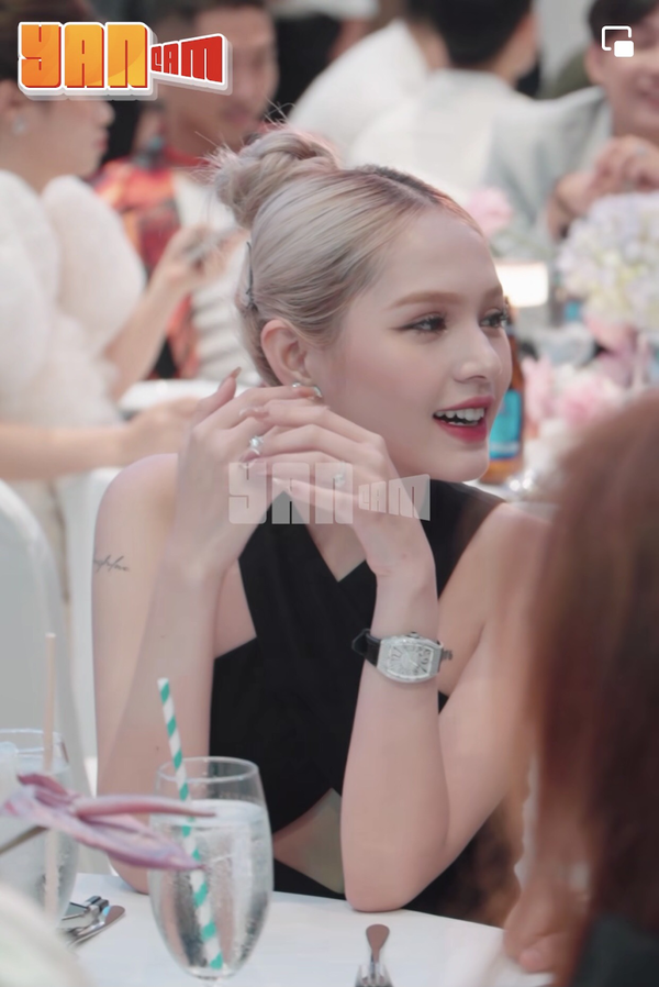 Có thể thấy, ngoại hình của Xoài Non đã nhiều lần gây sốt các diễn đàn mạng.