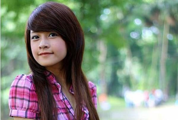 Những năm 2000, mạng xã hội Facebook chưa thịnh hành nhưng đi qua những trang blog cá nhân, không khó để kiếm những bức ảnh các thiếu nữ để tóc sư tử sau đó, "chu mỏ" lên để chụp ảnh "lừa tình".