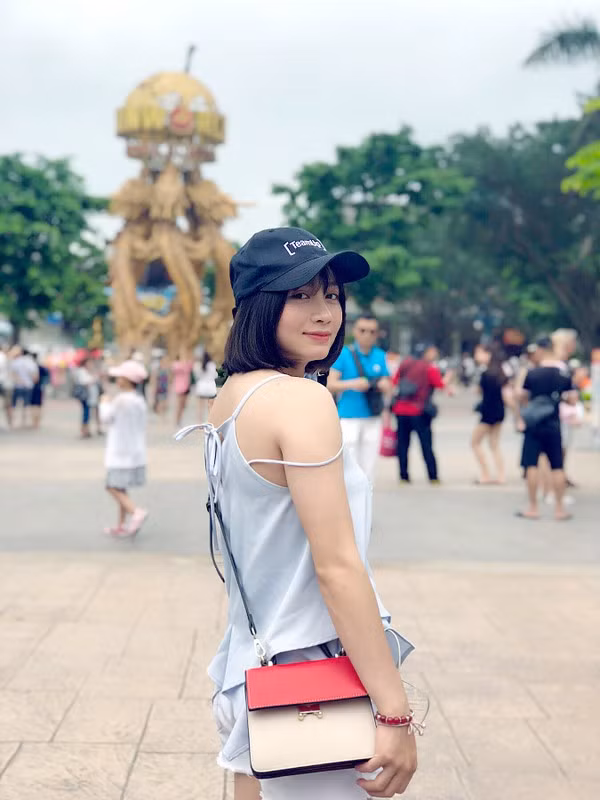 Hoàng Loan khiến nhiều người thích thú khi tiết lộ mình còn độc thân.