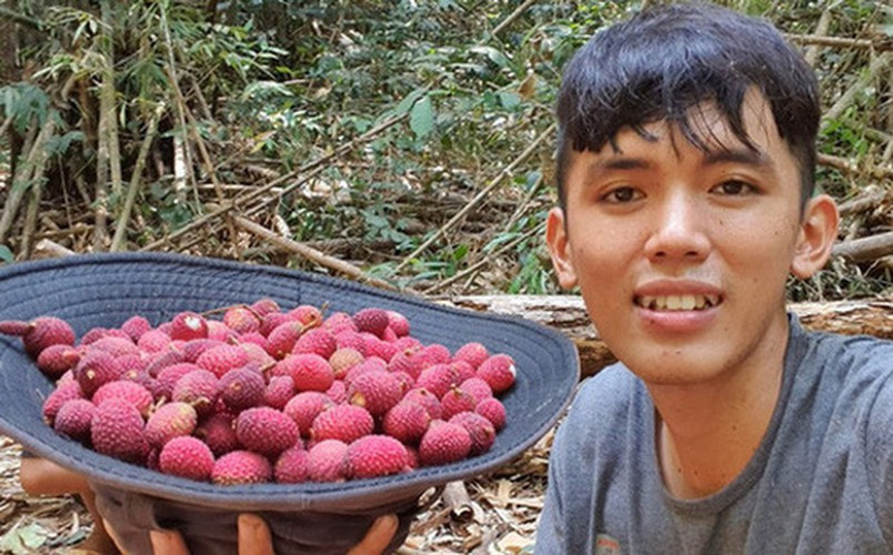 Khoản còn lại, Sang Vlog cho biết để làm chi phí đầu tư video mới cũng như trang trải cuộc sống gia đình.