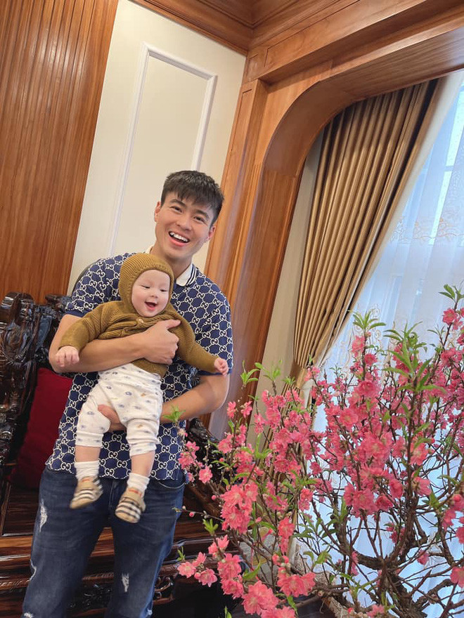 Tuy nhiên, sau khi đón bé "Ú", cuối năm 2020, Duy Mạnh và vợ lại chuyển sang một căn hộ mới.