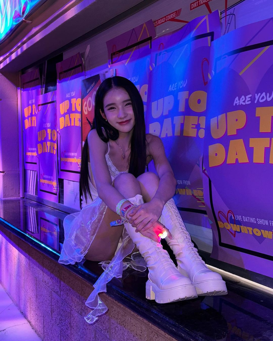 Thậm chí, có ý kiến cho rằng, Yoshi Rinrada Thurapan hoàn toàn có thể thay thế được vị trí của Nong Poy - mỹ nhân chuyển giới thành công nhất ở Thái Lan.