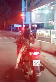 Clip hài hước này đã nhận được sự đồng cảm của rất nhiều cô gái từng rơi vào tình cảnh bi hài như trên. Hội chân ngắn đồng cảnh ngộ đã thi nhau trút cả bầu tâm sự.