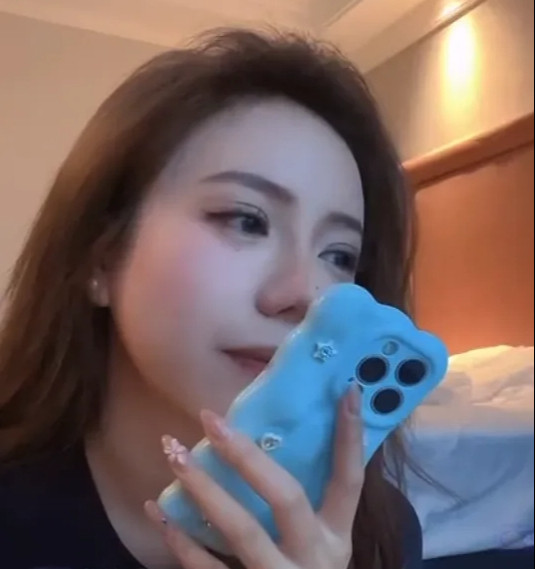 Khi ấy, fan của nữ coser táo bạo đề xuất: "Sao chúng ta không có một đứa nhỉ!". Tuy nhiên, Lolita nhanh chóng từ chối.