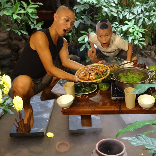 Tam Mao TV có 2 thành viên là Mao huynh và Mao đệ . Trong khi Mao đệ đã 20 tuổi nhưng vẫn sở hữu ngoại hình như trẻ con, chỉ biết quanh quẩn chăn bò ở quê thì Mao huynh là sinh viên tốt nghiệp đại học nhưng thất nghiệp. Cả hai đã cùng hợp sức làm YouTube từ năm 2015 và có được thành công ngoài mong đợi.