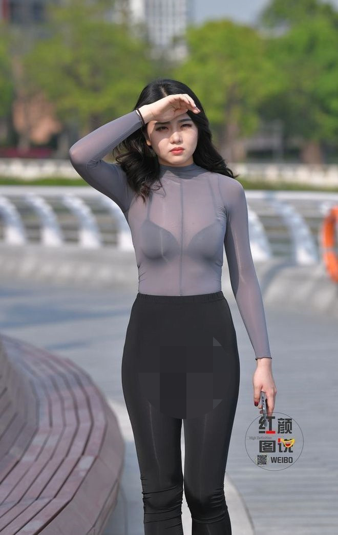 Để tránh sự cố trong quá trình tập luyện, cần lựa chọn trang phục với chất liệu dày dặn, tránh tét chỉ, rách áo quần.