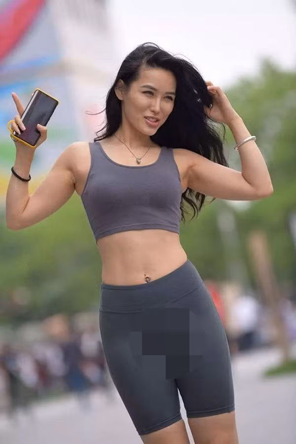 Vì những sự cố trang phục trong phòng gym mà những hình ảnh kém duyên bị lan truyền chóng mặt trên mạng xã hội.