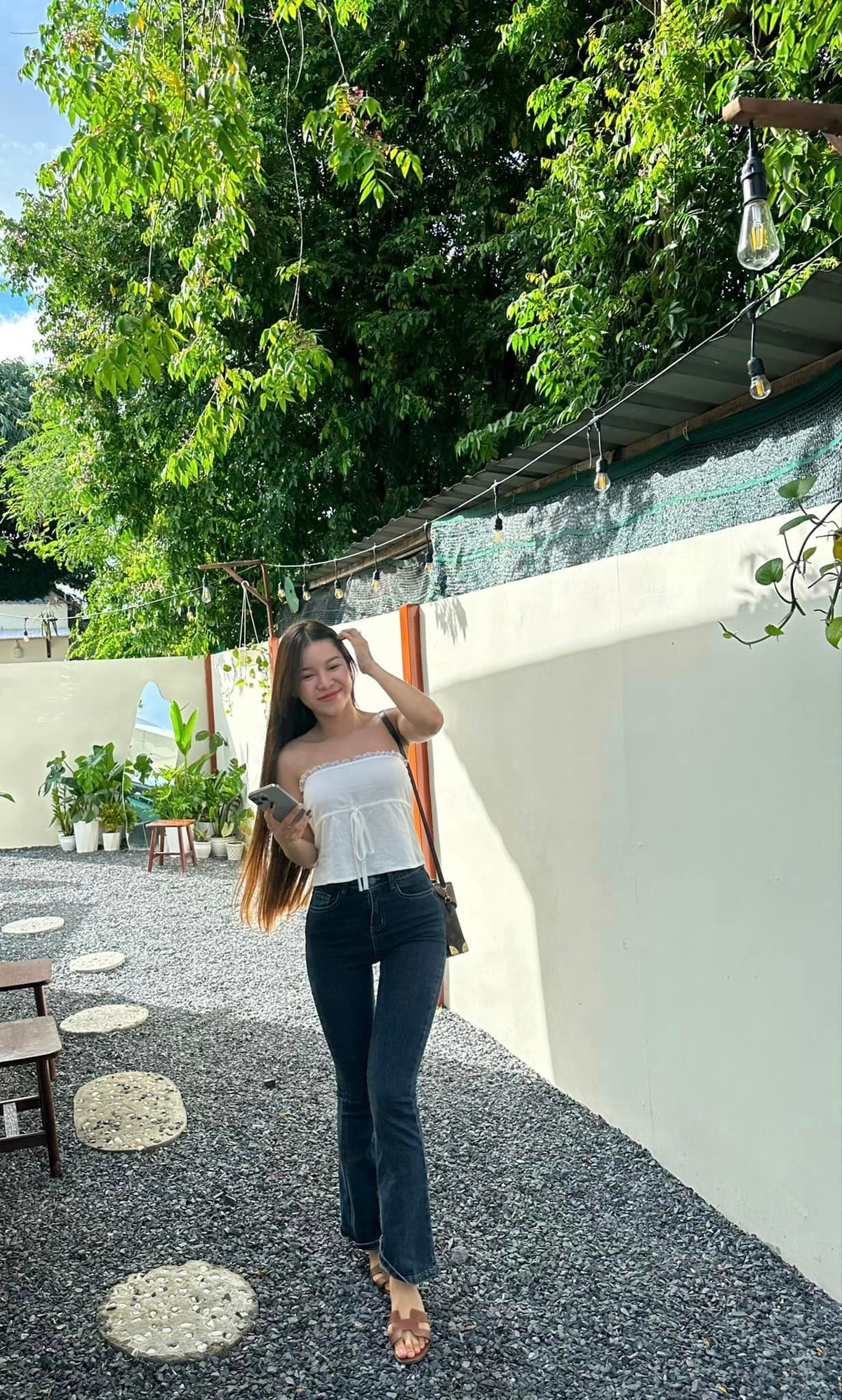 Một loạt những lời khen của các fan dành cho body “vạn người mê” của Yến Xuân: “Mê quá đi”. “Xuất sắc quá chị ơi”. “Đẹp ngất ngây luôn”. “Sexy quá”. “Căng đét”. "Xin vía để có được dáng như chị". "Đỉnh 10 điểm luôn"...