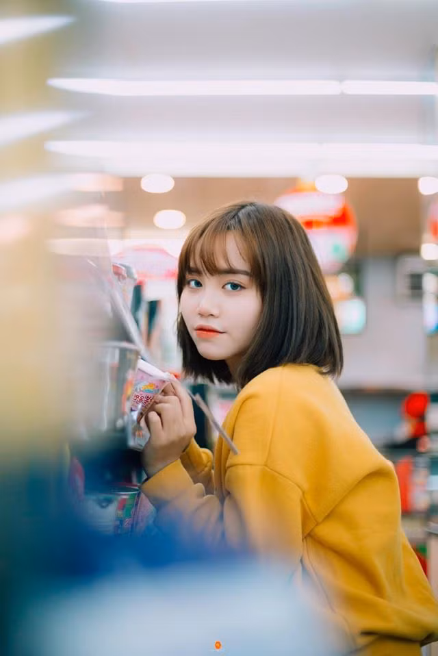 Chia sẻ về những ngày đầu mới nổi tiếng, Thúy Quỳnh cho biết: "Mình rất thần tượng chị Lisa và IU, vậy nên khi được các bạn trên mạng nhận xét là nhìn thoáng tưởng Lisa, mình vui lắm. Lisa rất xinh đẹp, từ thần thái đến dáng người đúng gu của em luôn , đẹp xuất sắc không có chỗ chê. Khi tìm hiểu thêm thì thấy chị ấy rất nỗ lực, chăm chỉ và kiên trì. Mình thì khá... nhạt, thua xa chị ấy".