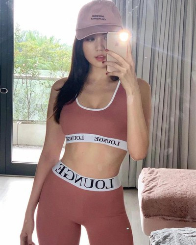 Vốn có cơ thể không một chút mỡ thừa, dễ hiểu rằng khi Ngọc Trinh có dấu hiệu tăng cân, nhiều người sẽ nhận ra ngay.