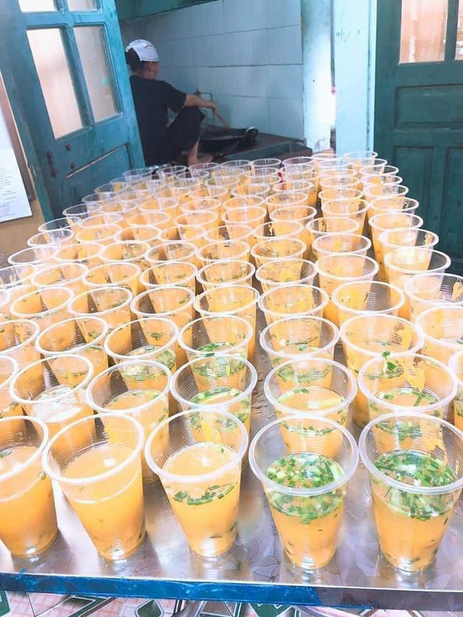 Trong bài viết của mình, Đ.H có viết: "Chúng tôi nấu cơm bằng cả tấm lòng. Chúng tôi không ngần ngại dịch bệnh và sự an nguy của gia đình cũng như cái thời tiết khắc nghiệt này mà nhảy vào tâm dịch giúp mọi người, để mọi người có thêm sức khỏe chiến thắng dịch bệnh. Chúng tôi vẫn vui vẻ và mỉm cười trong khi bộ quần áo chúng tôi mặc trên người cũng như được tắm mồ hôi. Nên chúng tôi mong các bạn hãy trân trọng tình cảm của chúng tôi".