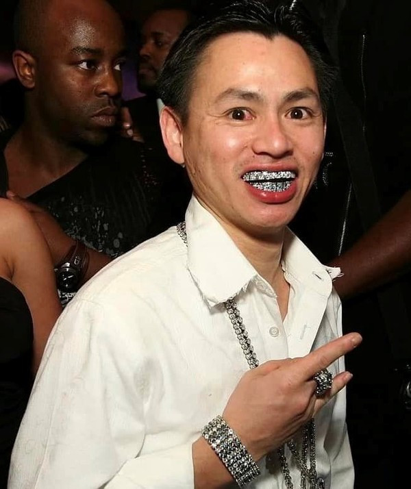 Tuy vậy, vốn được mệnh danh là “ông vua kim hoàn” nổi tiếng đình đám trên đất Mỹ, Johnny Đặng nhanh chóng lấy lại phong độ của mình.