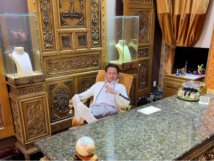 Nhiều ngôi sao nổi tiếng tại Việt Nam như Binz, Suboi, Hồ Ngọc Hà… cũng là khách hàng quen thuộc của Johnny Đặng.