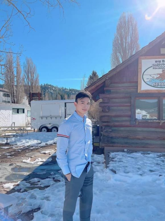 Sau một thời gian vắng bắng, hình ảnh hot boy Chan Than San đã được thay thế bằng phong cách một người đàn ông chín chắn, nam tính, trưởng thành.