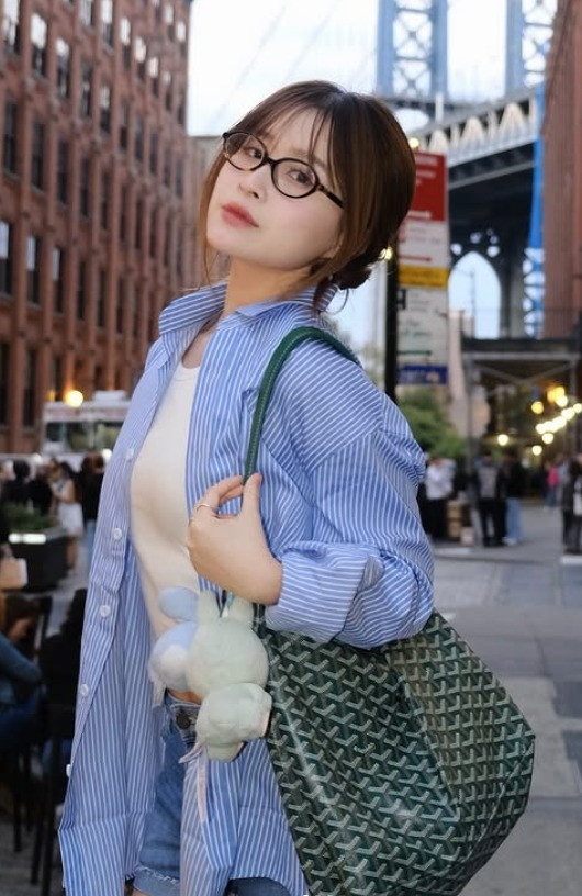 Với những bức ảnh "chất lừ" và đầy quyến rũ này, Chao tiếp tục khẳng định mình là một trong những cái tên cá tính, nhiều sức hút trên mạng xã hội hiện nay.