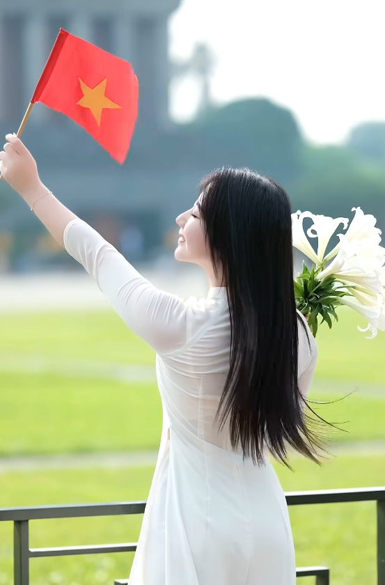 Vẻ ngoài trong trẻo là một chuyện, nhưng điều khiến nhiều người thực sự ngưỡng mộ Đinh Sao Mai chính là tài năng và sự nghiêm túc trong công việc giảng dạy.