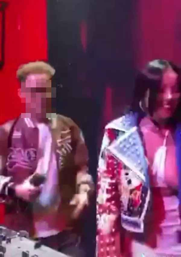 Cách đây 2 ngày, trên mạng xã hội lan truyền hình ảnh về DJ Ngân 98 đang chơi nhạc phục vụ khách.