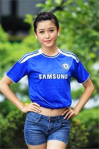 Thời gian gần đây, ngoài yêu thích bóng đá, Huyền My cũng bắt đầu tập luyện môn Golf và không ít những hình ảnh của nàng Á hậu trên sân Golf được chính cô nàng đăng tải trên trang cá nhân.