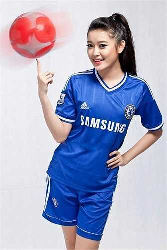 Ngoài Chelsea, Huyền My còn rất thích đội bóng trong nước là Viettel.