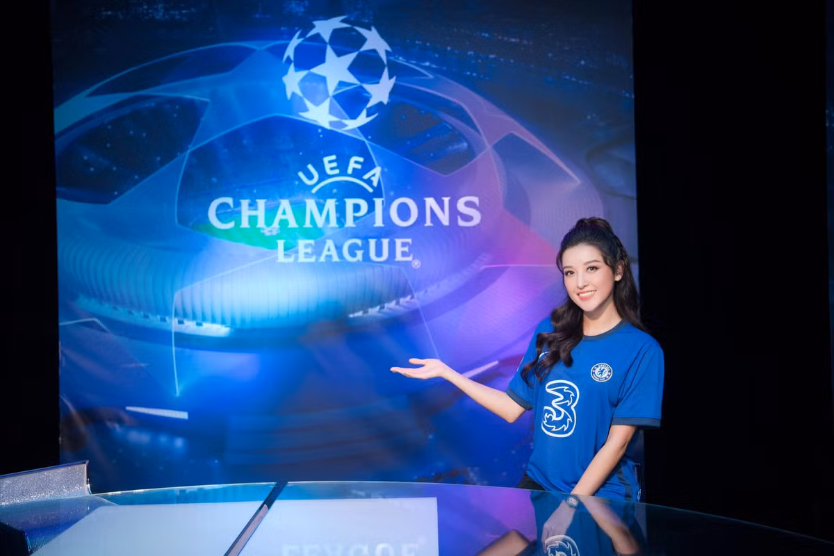 Không phải là một fan phong trào, Huyền My có kiến thức khá tốt về thể thao và đặc biệt là hiểu về đội bóng mình yêu thích.