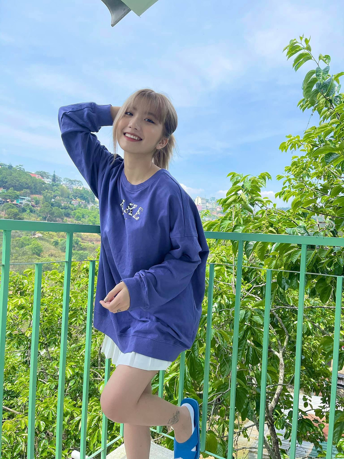 Đặc biệt, Khánh Huyền từng PR các sản phẩm như thuốc giảm cân, tăng vòng 1 không có tâm và chưa qua kiểm chứng...