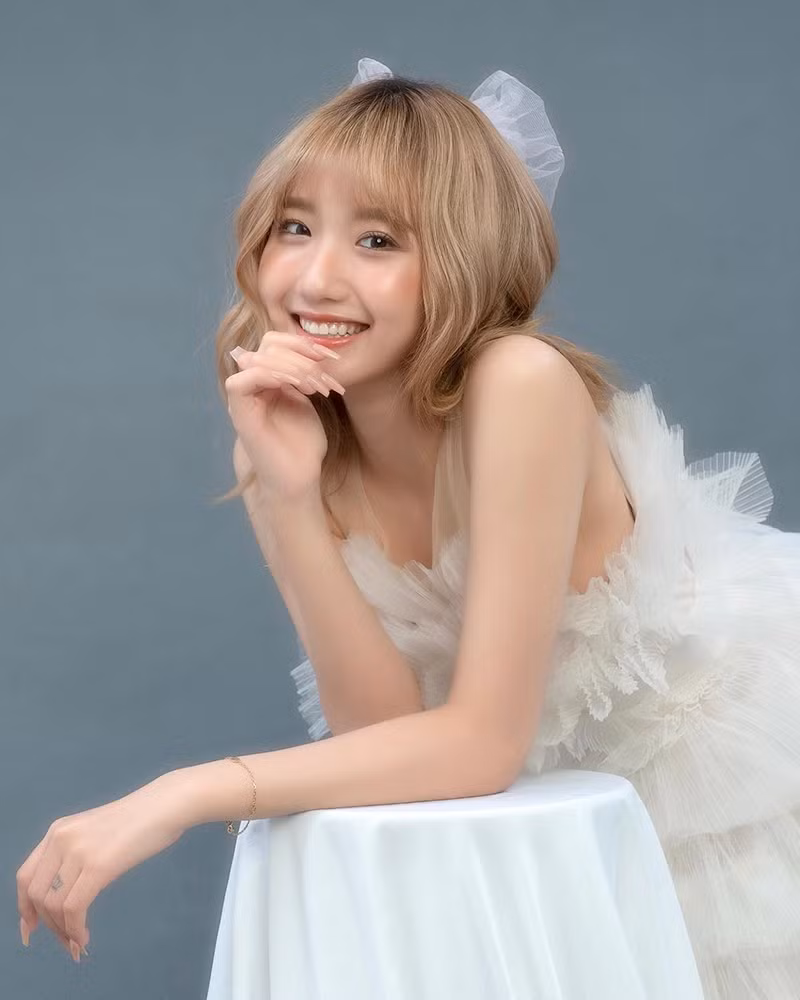 Khánh Huyền sở hữu hơn 2 triệu lượt theo dõi trên Instagram và hơn 7,7 triệu lượt theo dõi trên Tiktok.