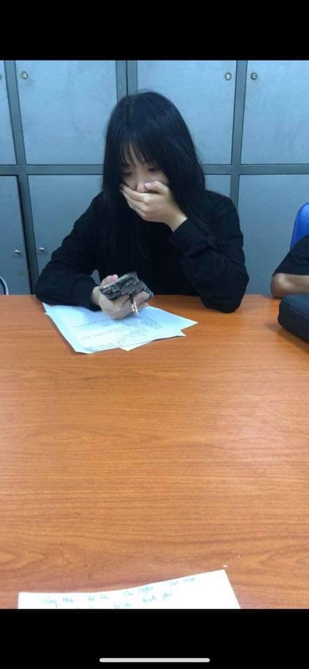 Tháng 11/2019, Khánh Huyền cùng một nhóm bạn gây gổ rồi đánh nhau, sau đó cả nhóm được đưa lên phường để giải quyết.