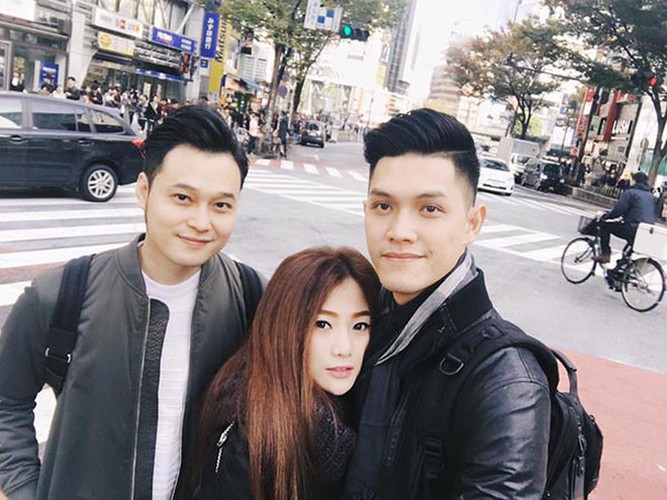 Trên trang cá nhân, ngoài khoe những khoảnh khắc ngọt ngào, em gái Quang Vinh khiến nhiều người xuýt xoa khi thường xuyên được chồng đưa đi du lịch nhiều quốc gia như Nhật Bản, Hàn Quốc, Pháp, Italy, Indonesia,...