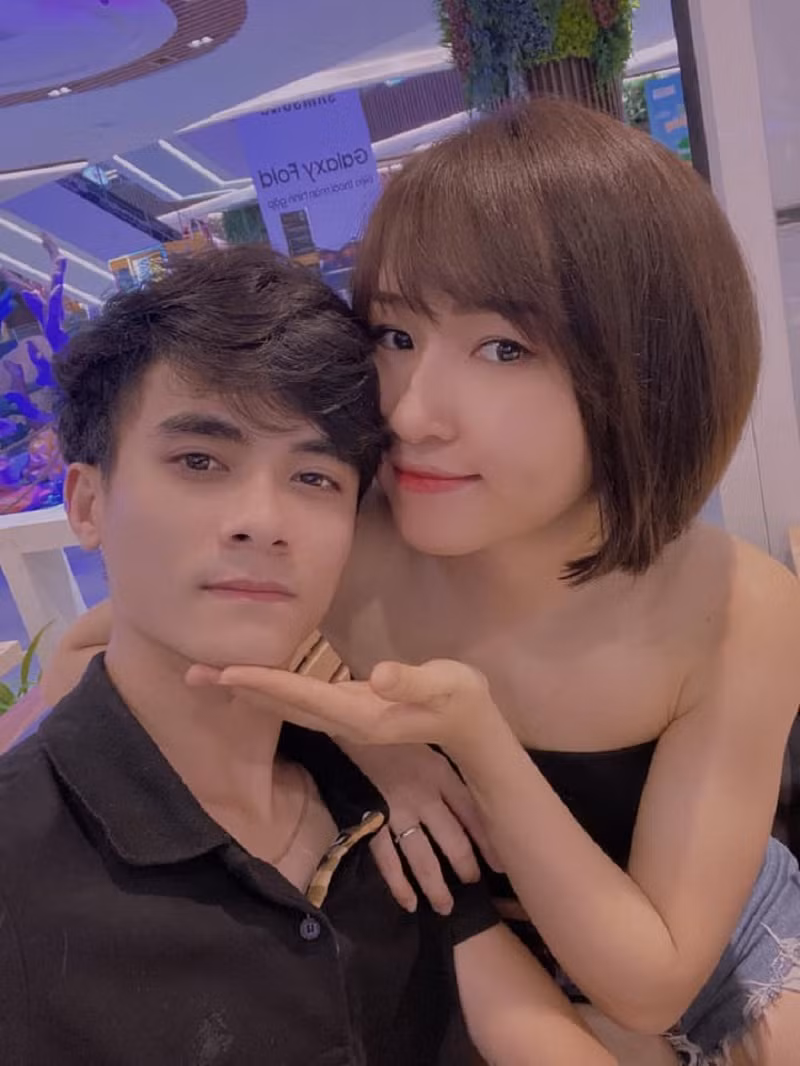 Có những khoảnh khắc đón lấy ánh mắt lấp lánh ngây thơ đó, trái tim mình rung lên, cảm nhận rất rõ rằng Neko rất cần mẹ ở bên cạnh trong những năm đầu đời, tiền thì sau này có thể tìm lại được, nhưng tuổi thơ của con thì không. Nếu bỏ lỡ, thật sự rất đáng tiếc." - Nữ streamer giàu nhất Việt Nam cho biết thêm.