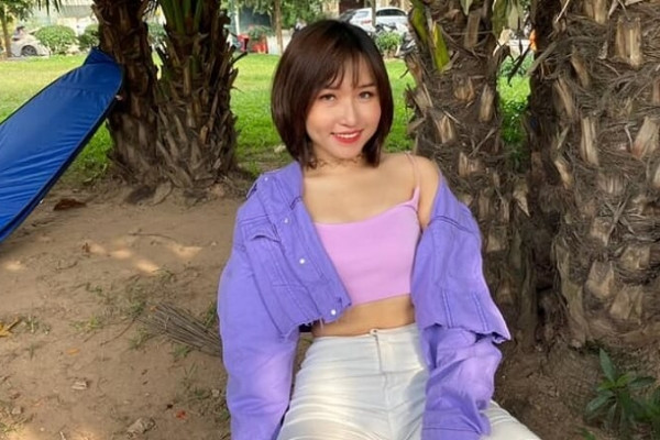 Từng có lần chia sẻ trên kênh cá nhân, Uyên Pu cho biết, từ việc làm streamer, quảng cáo trên các nền tảng mạng xã hội, hoạt động trên YouTube, số tiền cô kiếm được một tháng có thể lên đến 20.000 USD (khoảng 460 triệu đồng).