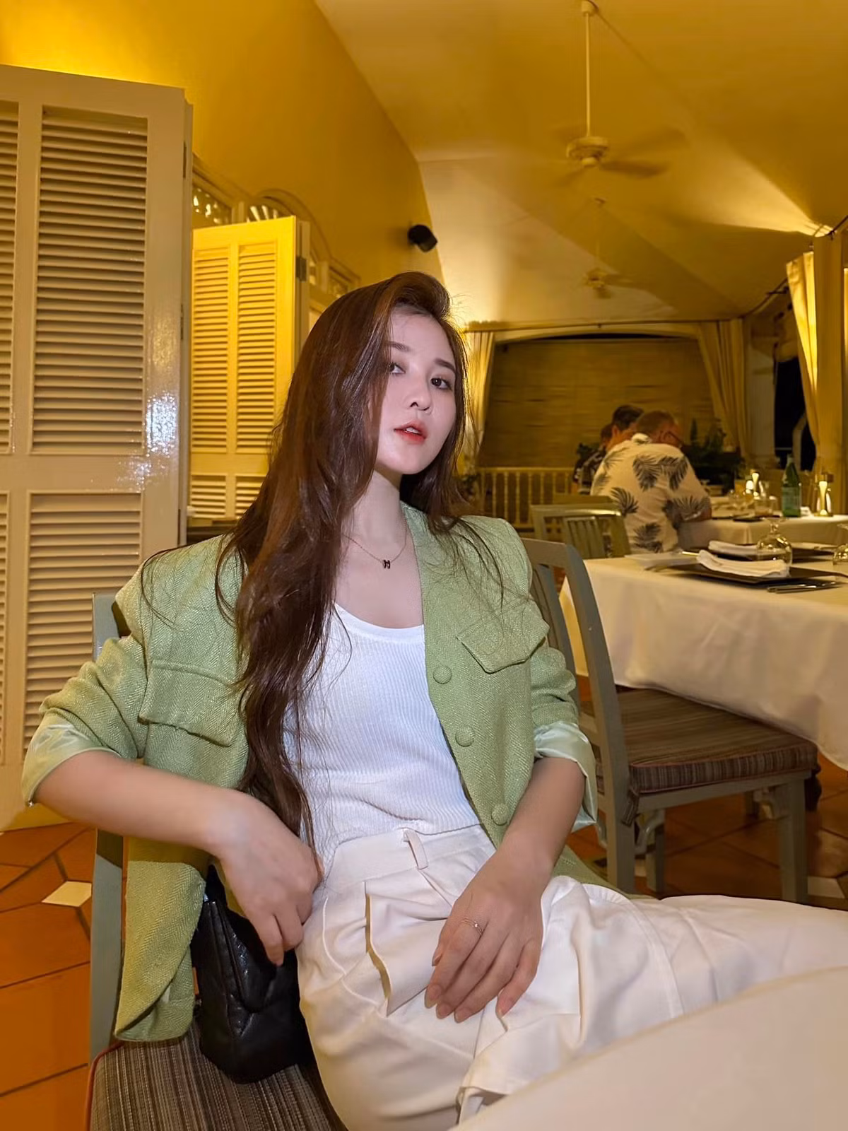 Đặc biệt, Ribi trung thành với phong cách thanh lịch, nữ tính, nói không với trang phục hở hang. Chính lý do này khiến việc cô mặc biniki trở thành đề tài bàn tán trên mạng xã hội (Ảnh: IGNV).