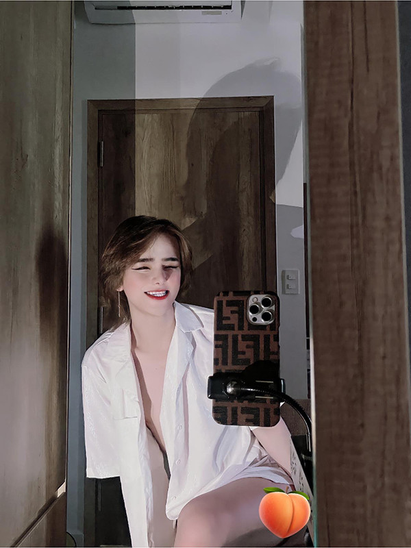 Mình may mắn vì có được những người anh, người chị đứng đằng sau giúp đỡ về mặt tinh thần và cũng có rất nhiều người yêu mến mình, tạo cho mình tiền đề và cơ hội, động lực để mình cố gắng hơn trong cuộc sống này". Trần Đức Bo chia sẻ.