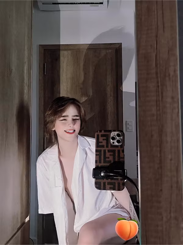 Mình may mắn vì có được những người anh, người chị đứng đằng sau giúp đỡ về mặt tinh thần và cũng có rất nhiều người yêu mến mình, tạo cho mình tiền đề và cơ hội, động lực để mình cố gắng hơn trong cuộc sống này". Trần Đức Bo chia sẻ.